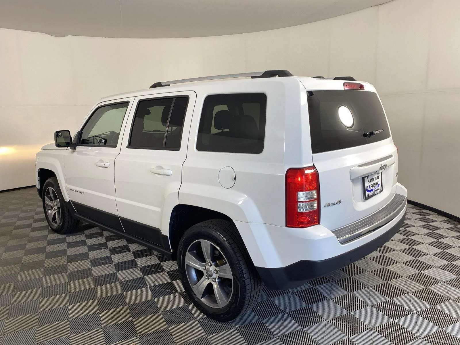 Used 2016 Bright White Clearcoat Jeep High Altitude Edition image 15