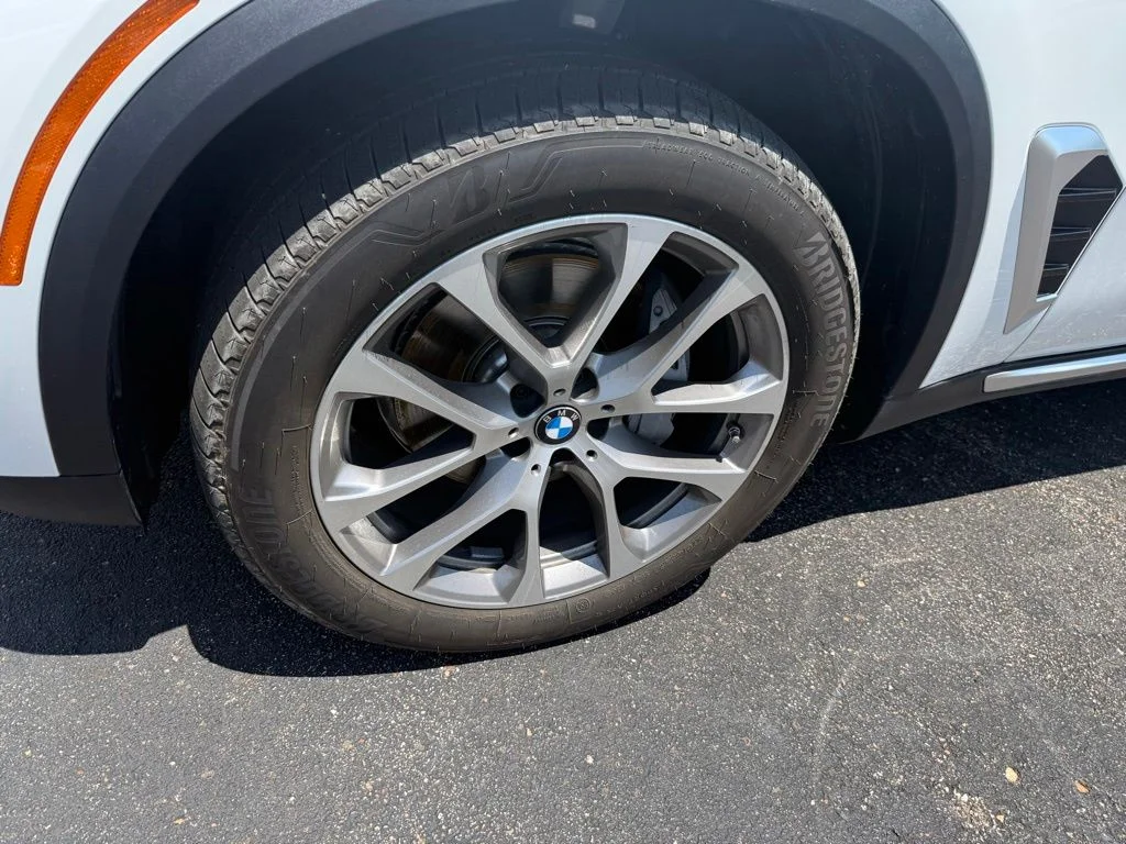 Used 2026 White BMW xDrive40i image 2