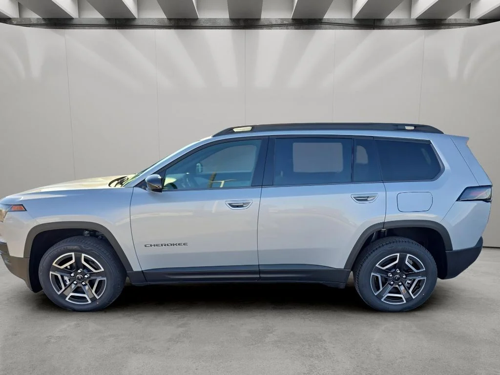 New 2026 Silver Zynith Clear-Coat Exterior Paint Jeep Laredo image 2