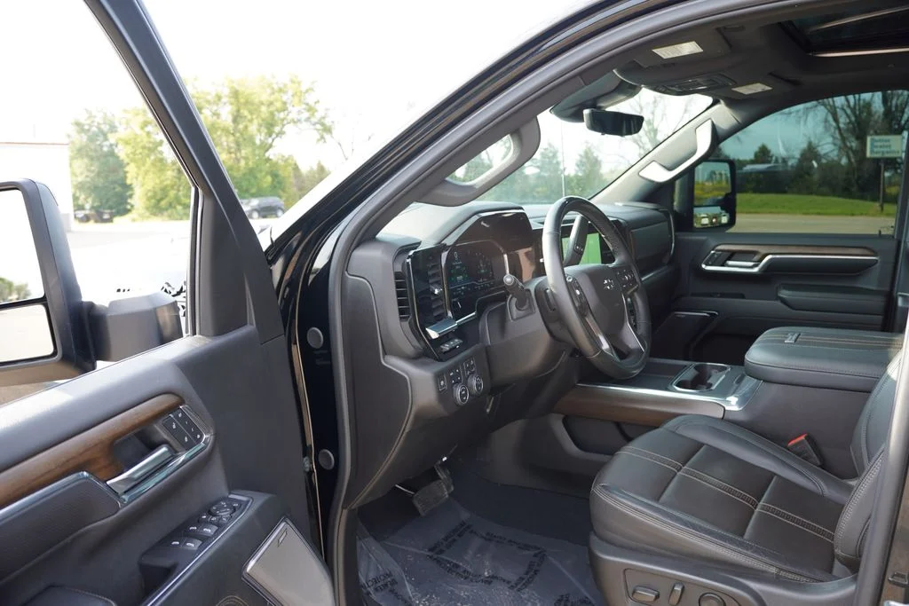 Used 2024 Black Chevrolet High Country image 16