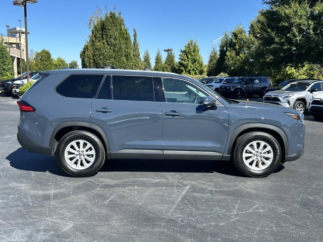 Used 2024 White Toyota XLE image 3