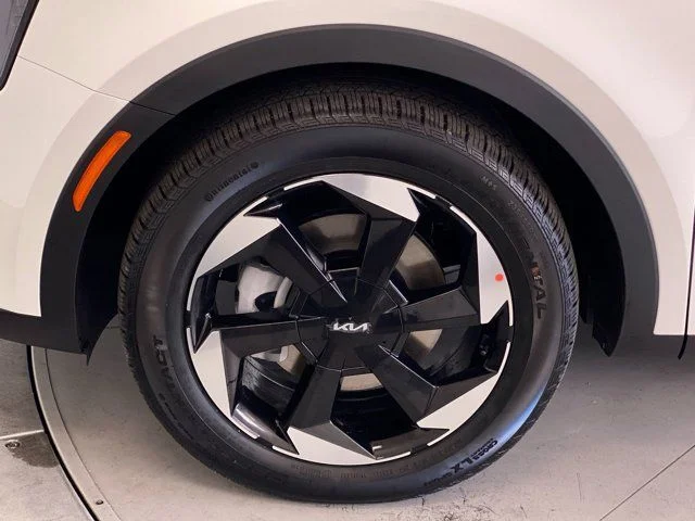 New 2026 Snow White Pearl Kia EX image 12