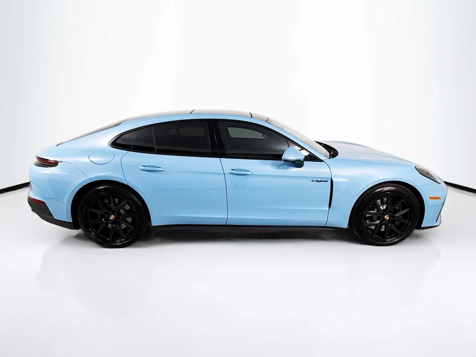 2026 Porsche Panamera 4 E-Hybrid - Photo 8