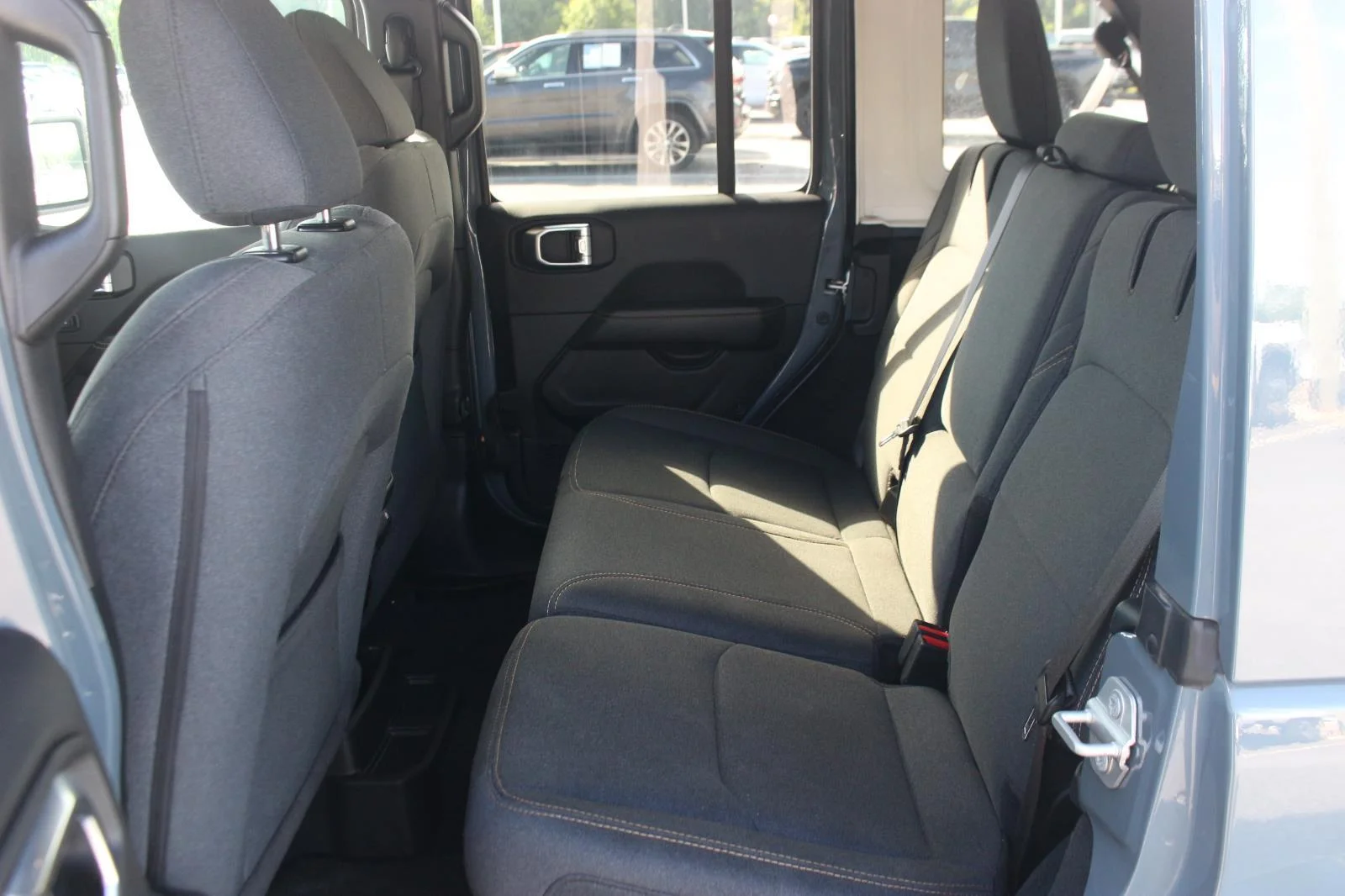Used 2024 Grey Jeep Sahara image 31