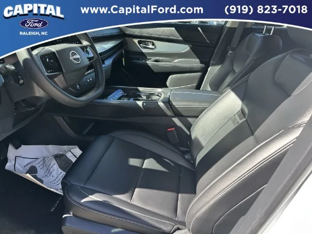 Used 2025 White Nissan SL image 19