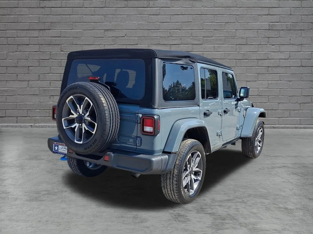 Used 2024 Anvil Clear Coat Jeep Sport S image 11