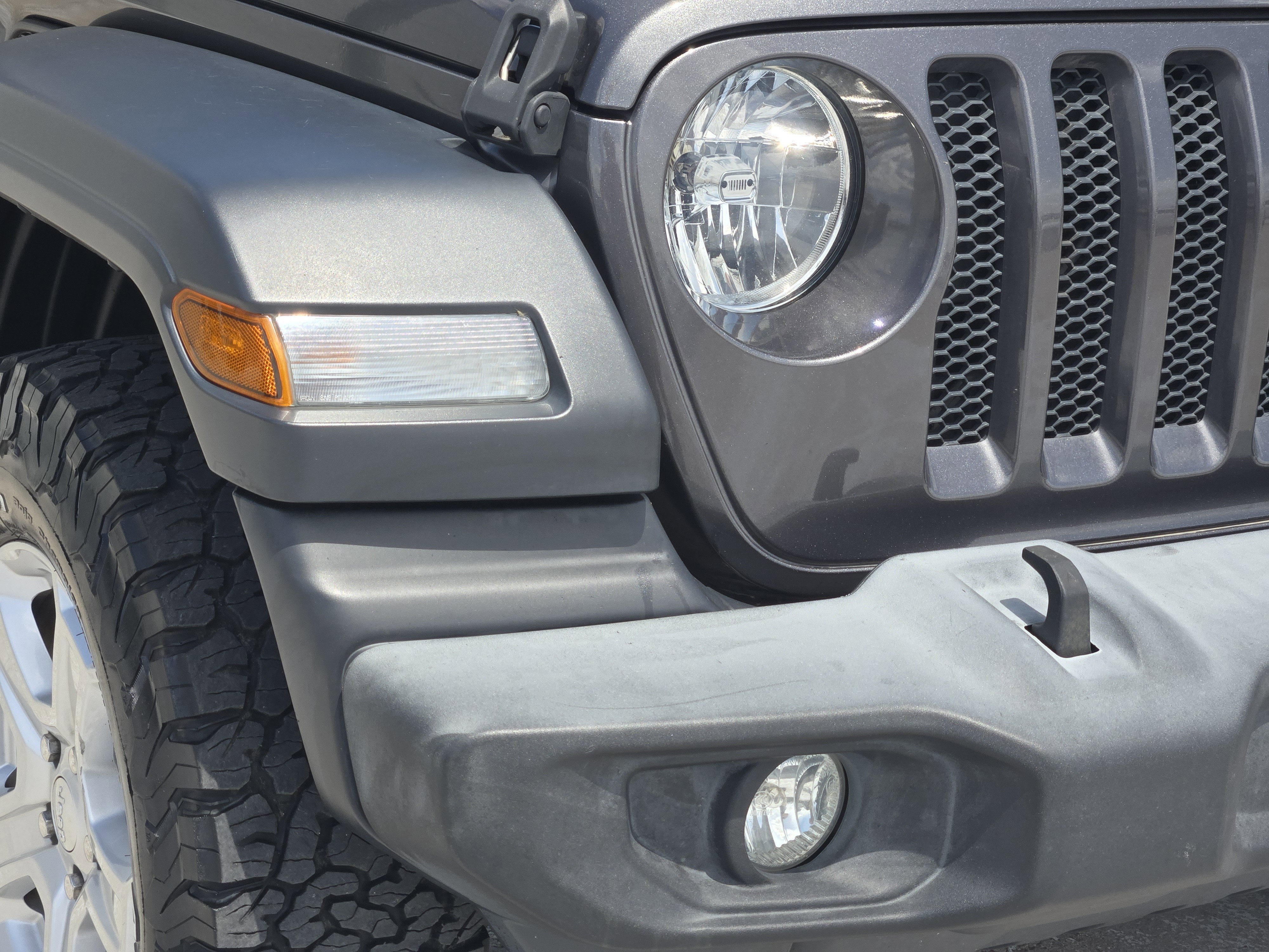 Used 2019 Granite Crystal Metallic Clearcoat Jeep Sport S image 9