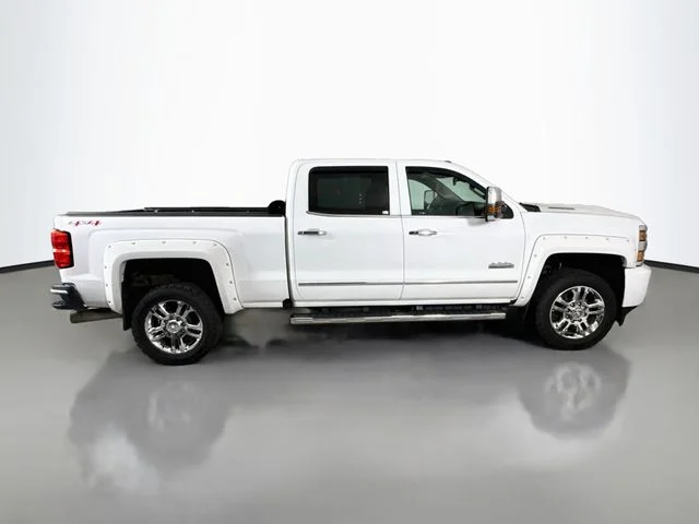 Used 2017 White Chevrolet High Country image 9