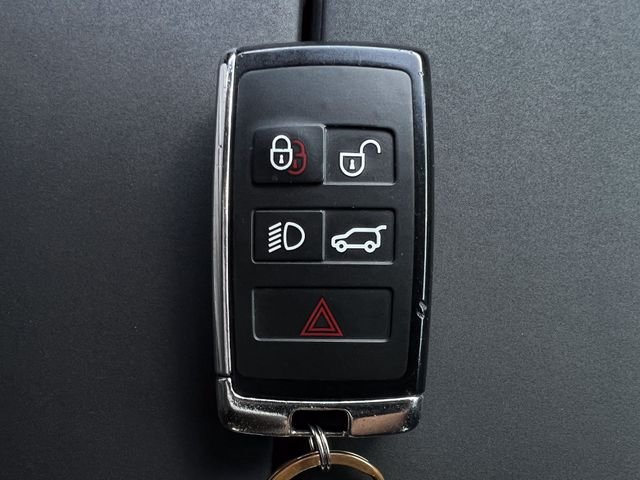 Used 2020 White Land Rover R-Dynamic SE image 26