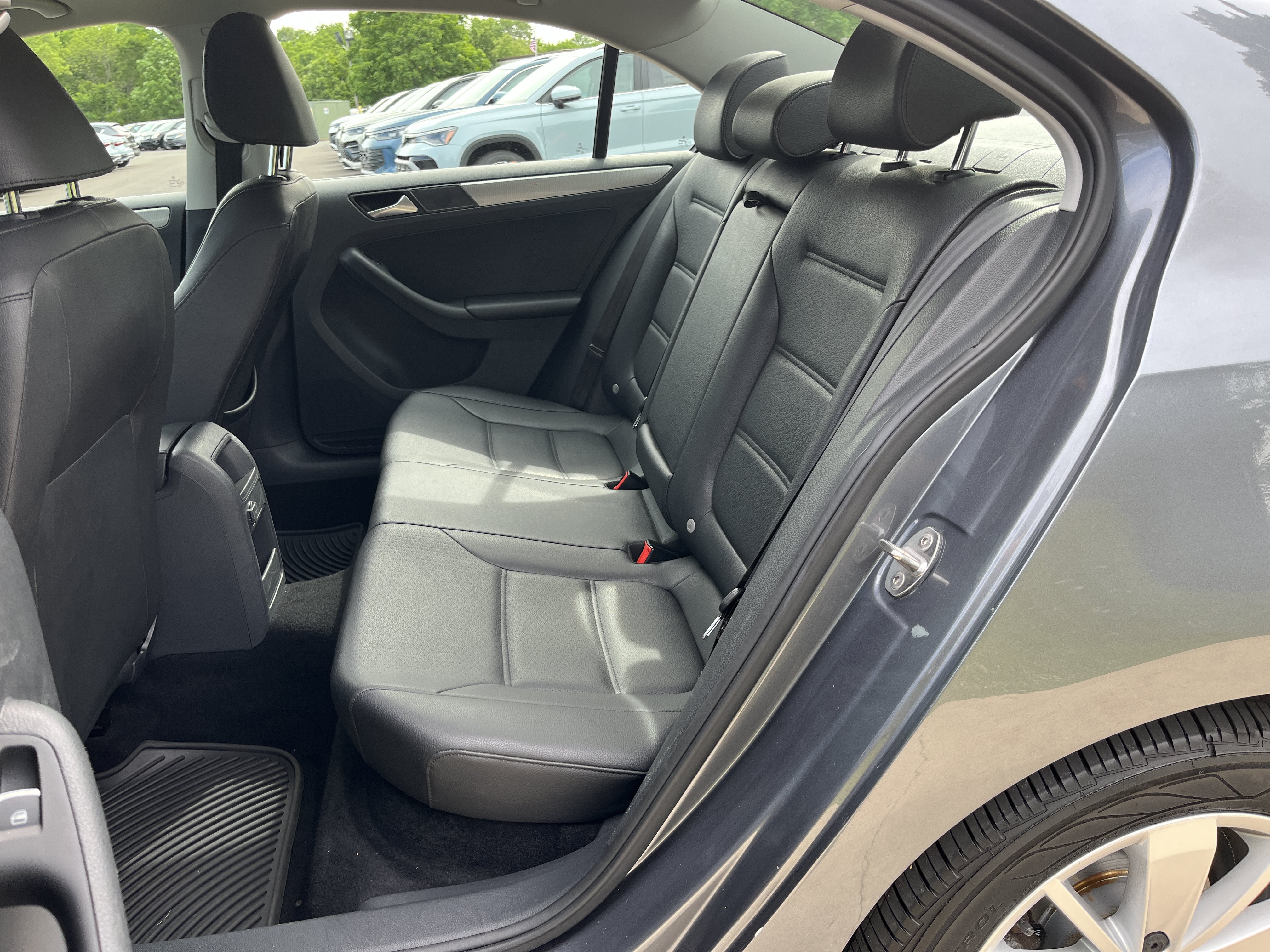 Used 2016 Gray Volkswagen 1.4T SE image 22