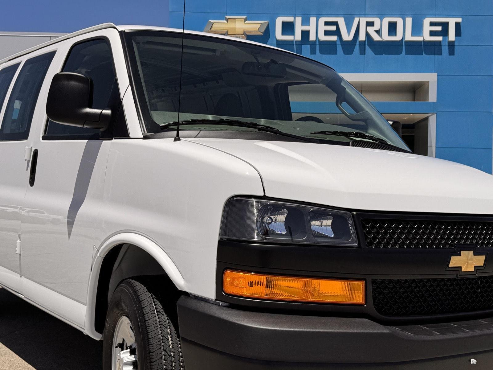 New 2026 Summit White Chevrolet WT image 47