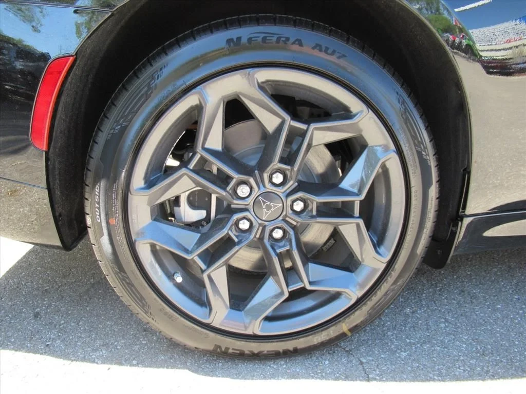 New 2026 Diamond Black Crystal Pearlcoat Dodge R/T image 8