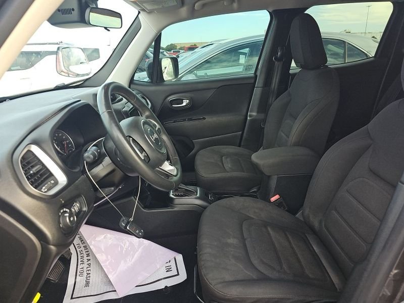 Used 2018 Granite Crystal Metallic Clearcoat Jeep Latitude image 23