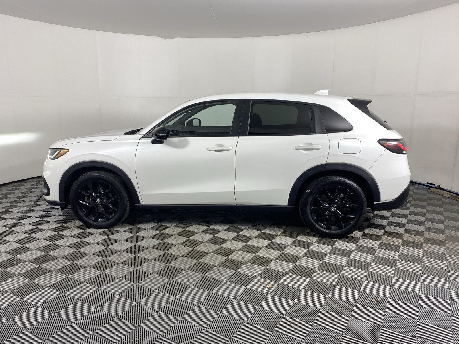 Used 2024 Platinum White Pearl Honda Sport image 4