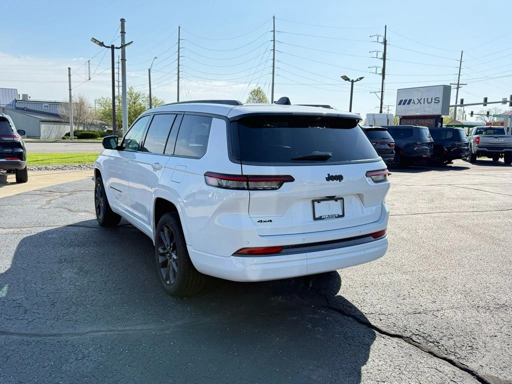New 2026 Bright White Clear-Coat Exterior Paint Jeep Limited image 5