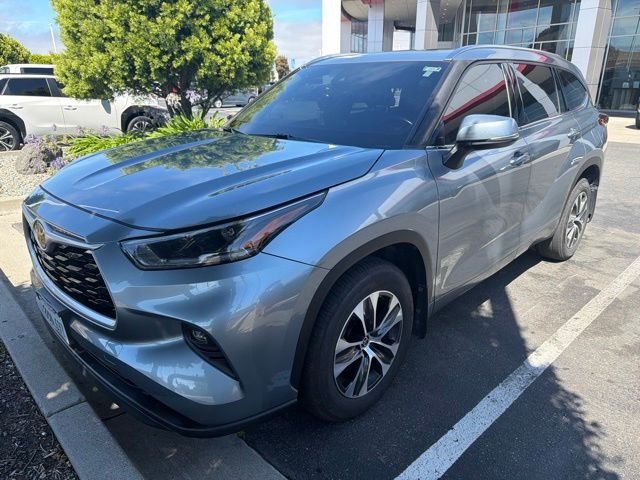 Used 2021 Silver Toyota XLE image 1