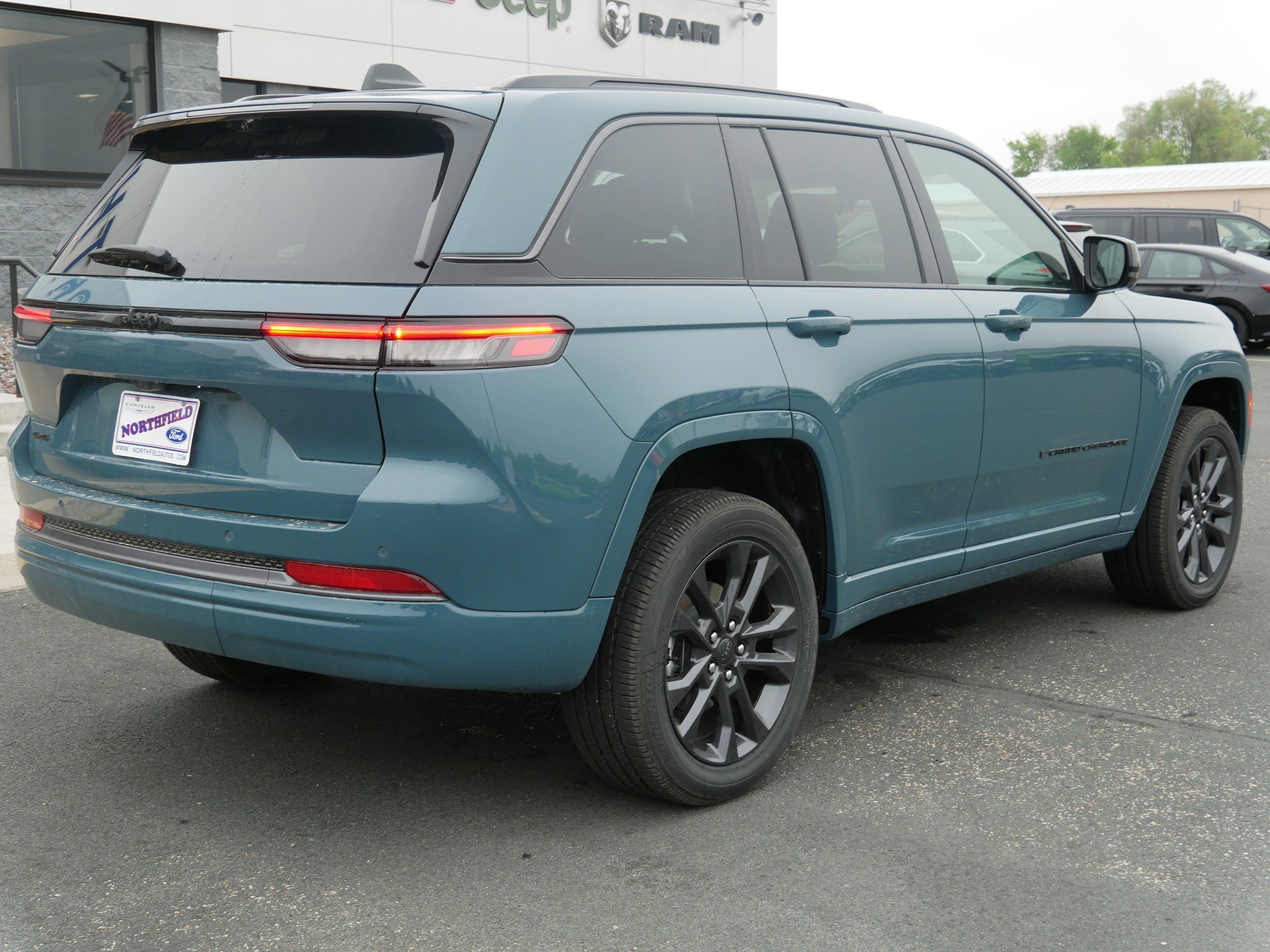 New 2026 Steel Blue Exterior Paint Jeep Limited Reserve image 8