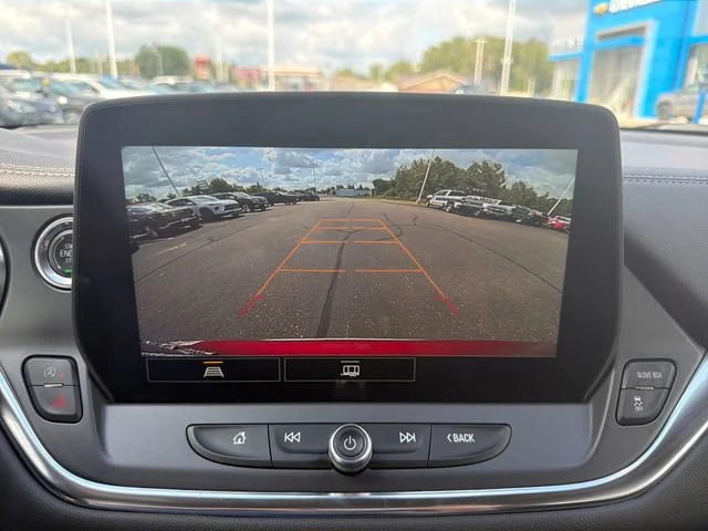 Used 2023 RADIANT RED TINTCOAT Chevrolet LT image 24