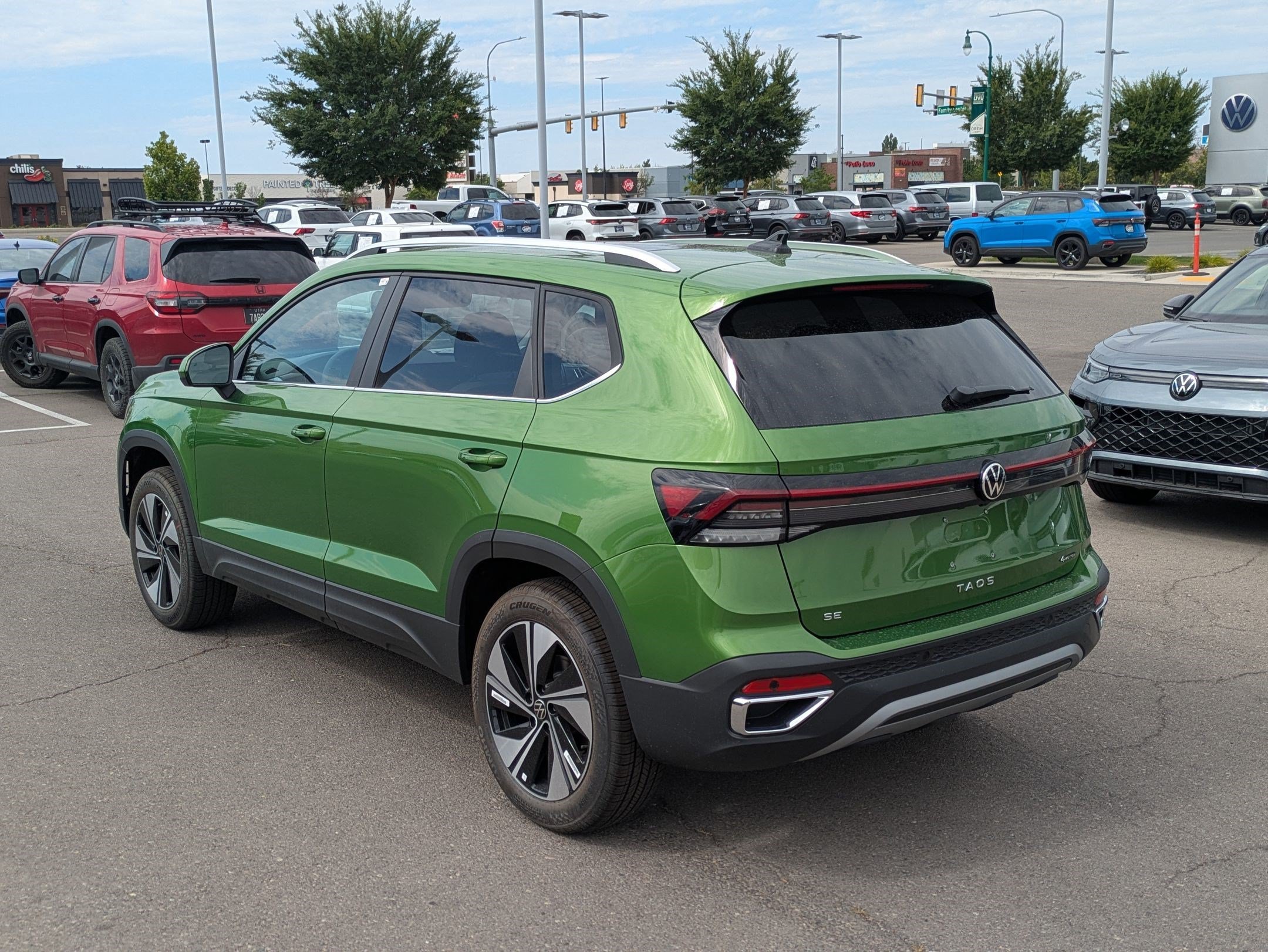 New 2026 Bright Moss Green Metallic Volkswagen SE image 5