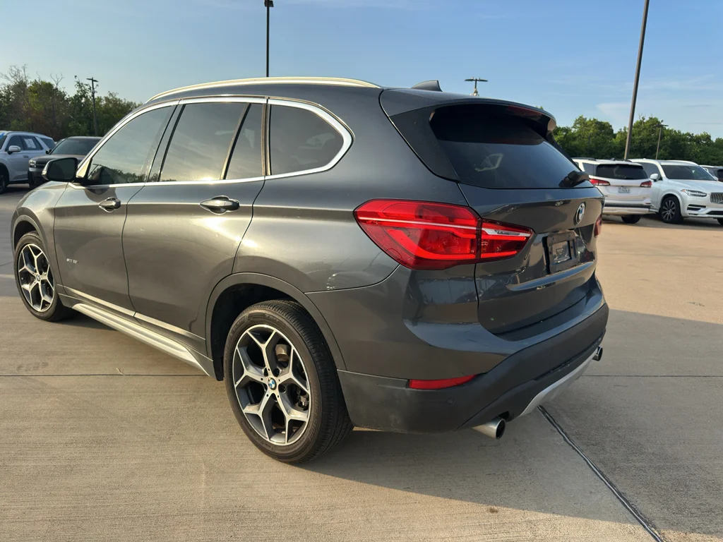 Used 2017 Mineral Gray Metallic BMW sDrive28i image 8
