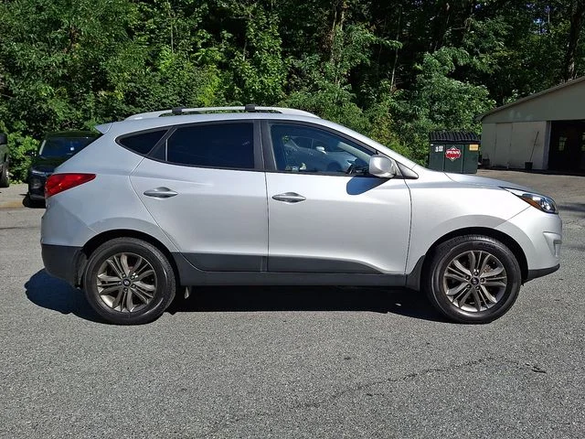 Used 2015 Silver Hyundai SE image 13