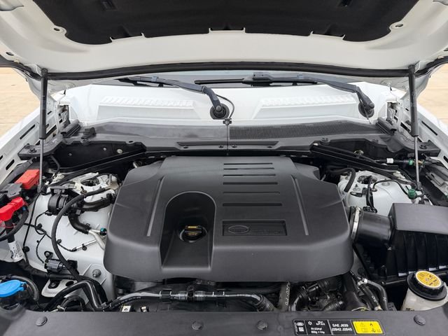 Used 2023 White Land Rover SE image 19