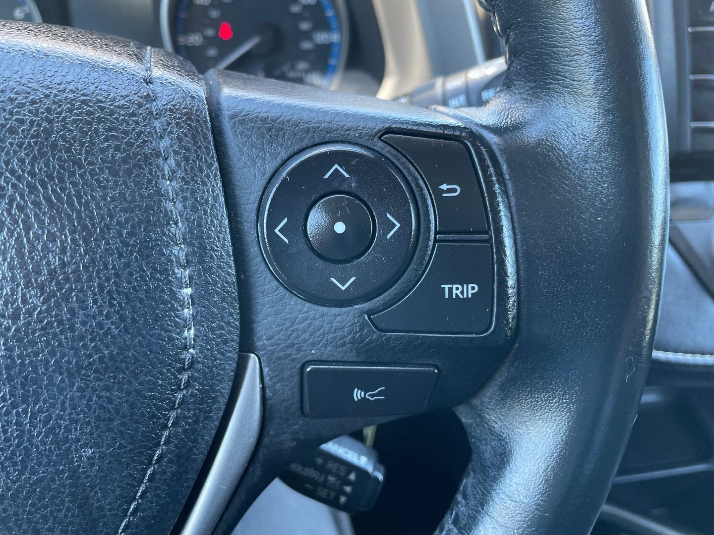 Certified Used 2018 White Toyota XLE image 23