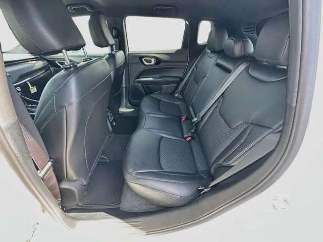 New 2026 Bright White Clearcoat Jeep Latitude image 23