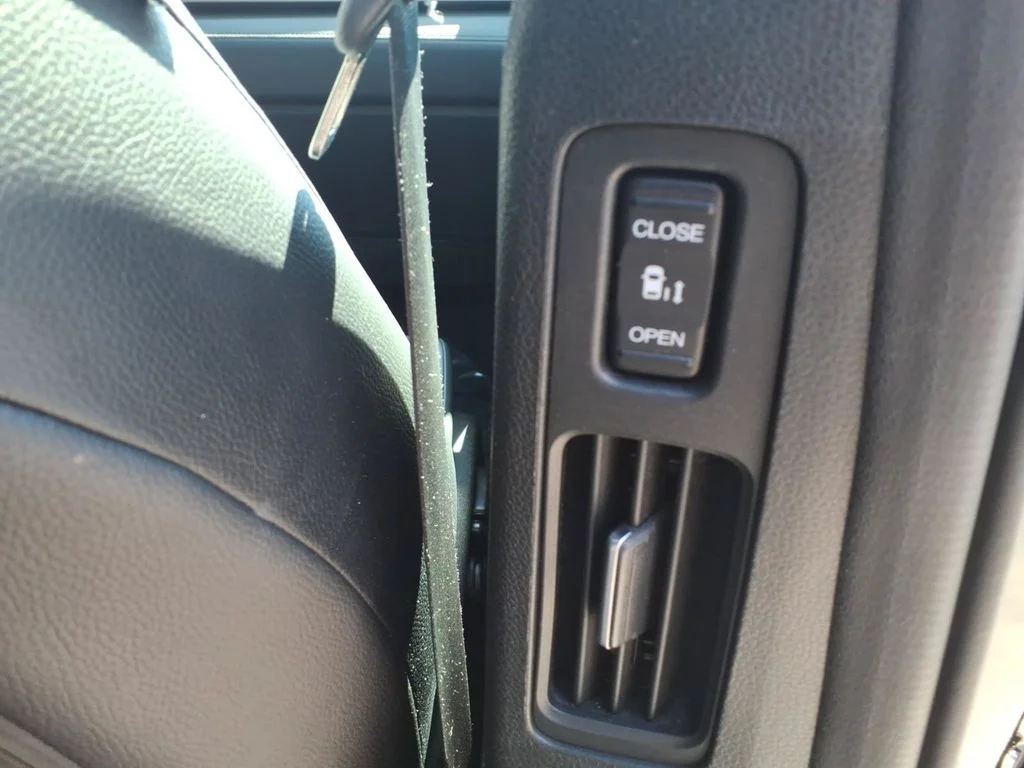 Used 2023 Black Honda EX-L image 29