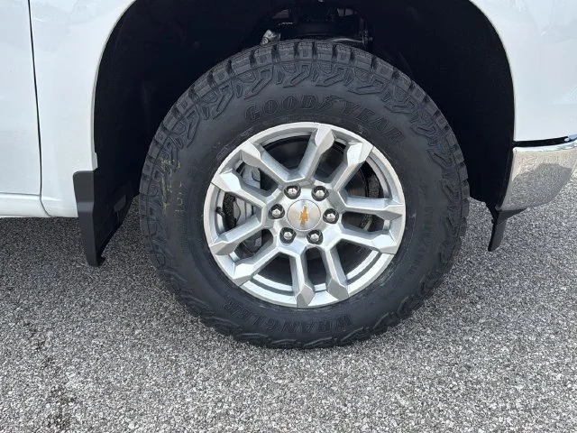 New 2026 Summit White Chevrolet WT image 12