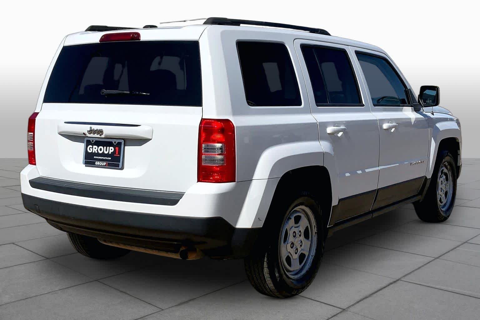 Used 2016 Bright White Clearcoat Jeep Sport image 13