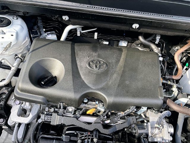 Used 2025 White Toyota XLE image 33