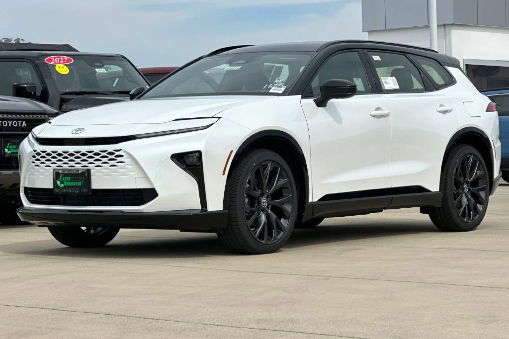 New 2026 Oxygen White with Black roof <sup>1</sup> Toyota  Limited image 8
