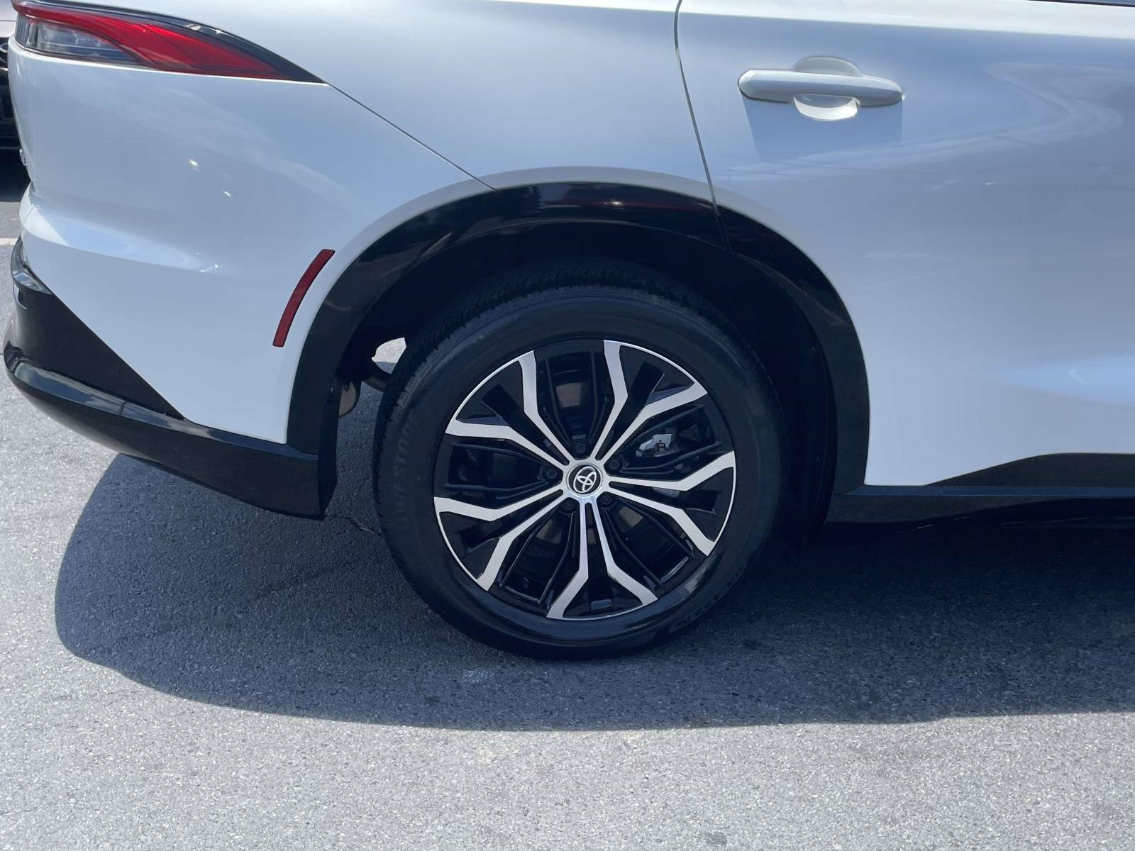 Used 2025 Oxygen White Toyota XLE image 7