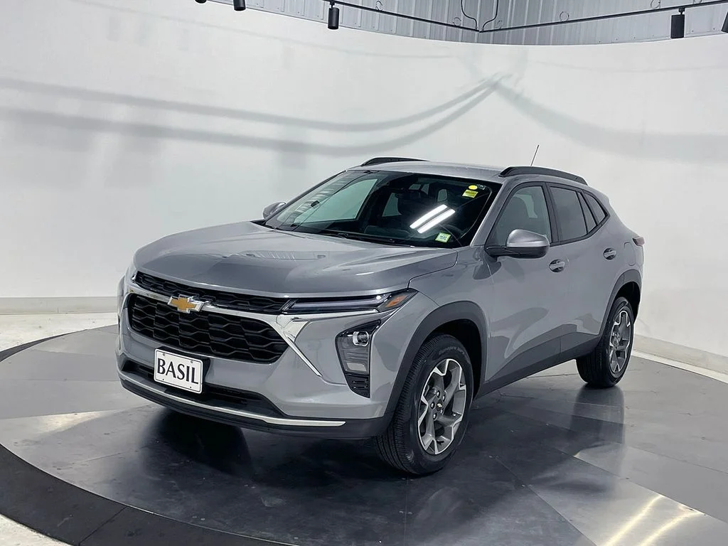 Used 2025 Gray Chevrolet LT image 8