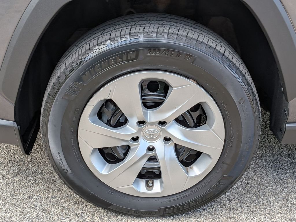 2023 Toyota RAV4 LE - Photo 14