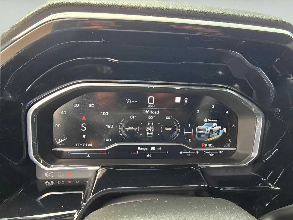 Used 2025 Sterling Metallic GMC SLE image 17