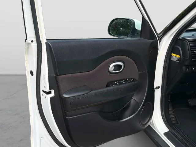 Used 2019 Clear White Kia Base image 15
