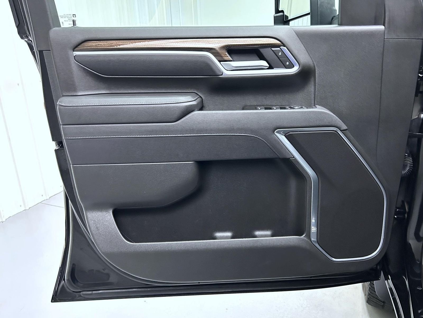Used 2025 Black Chevrolet LT image 9