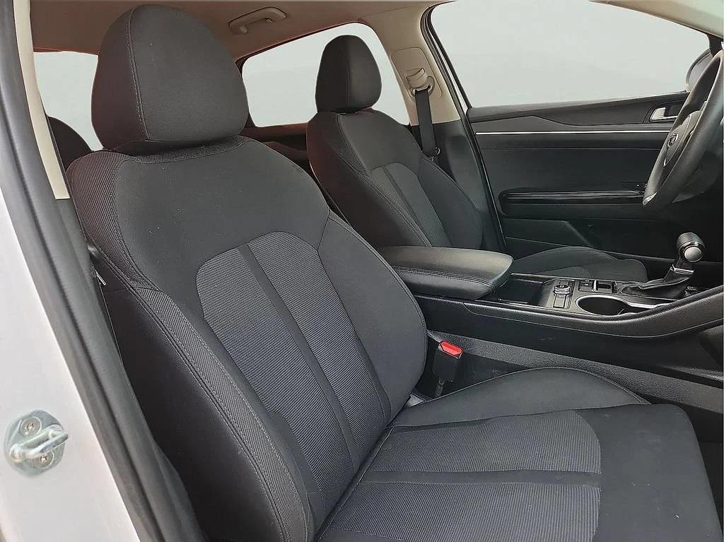 Used 2021 White Kia LXS image 9