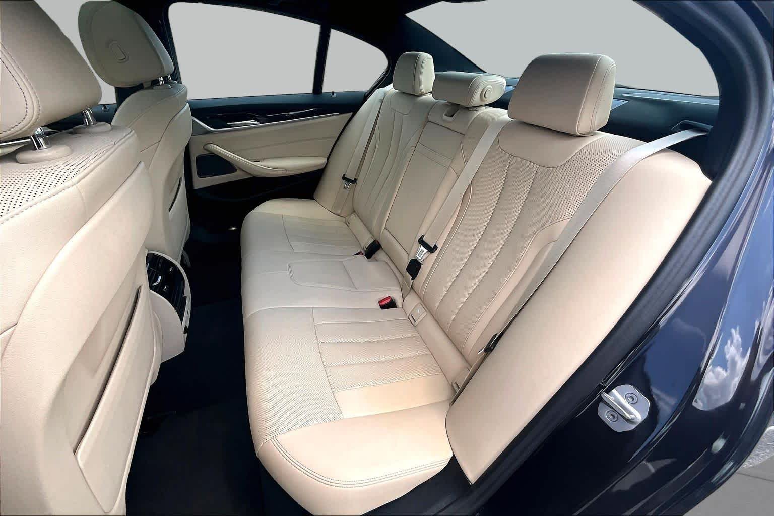 Used 2023 Dark Graphite Metallic BMW 530i image 21