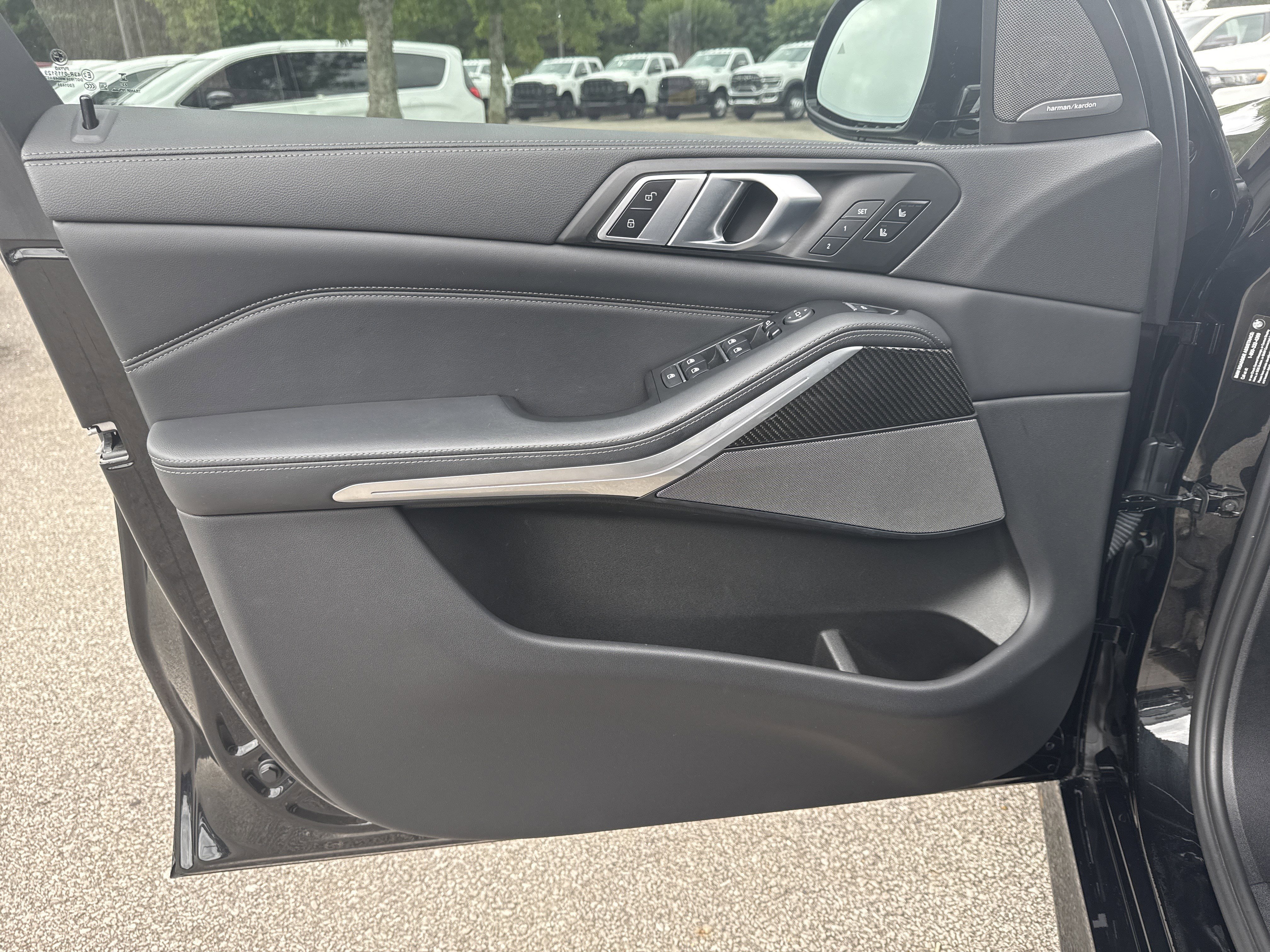 Used 2023 Black Sapphire Metallic BMW M50i image 11