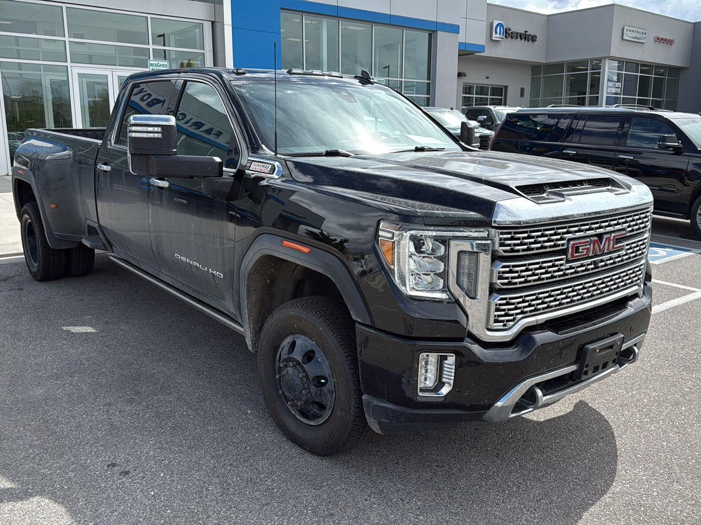 Used 2023 Onyx Black GMC Denali DRW image 2