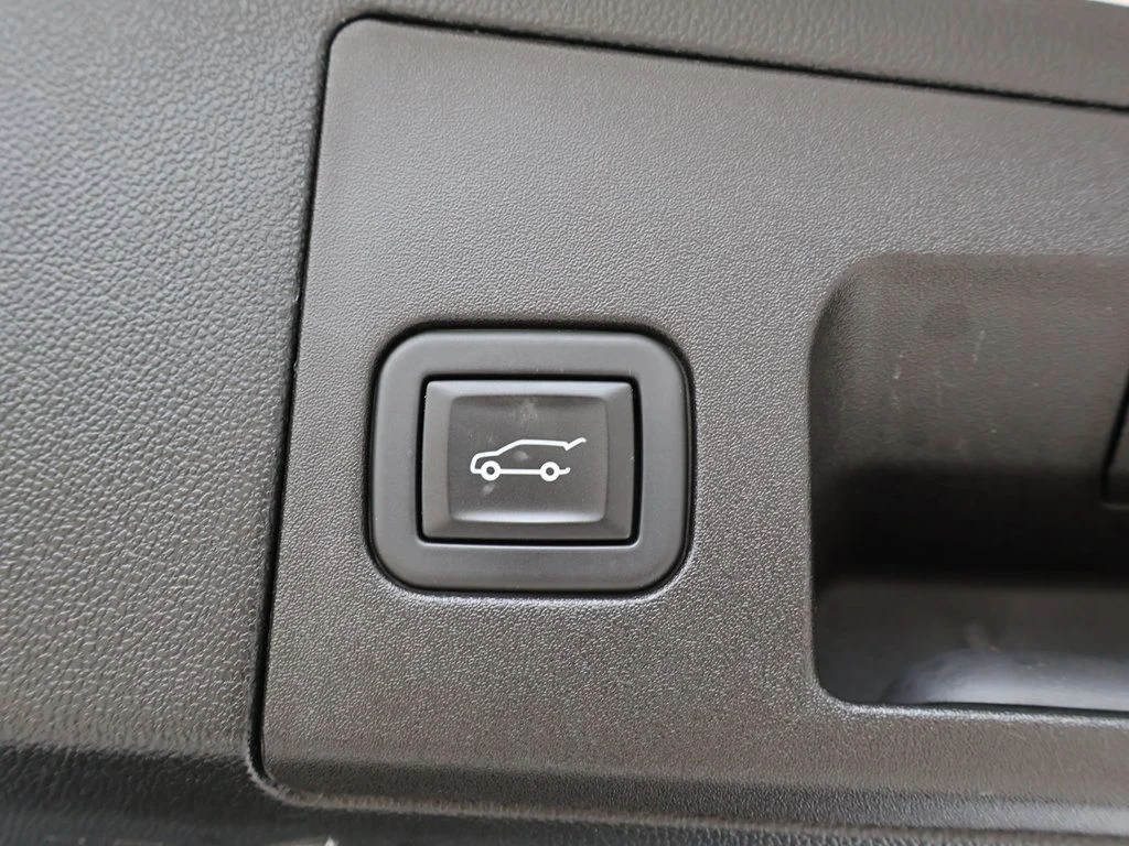 Used 2024 White Cadillac Premium Luxury image 23