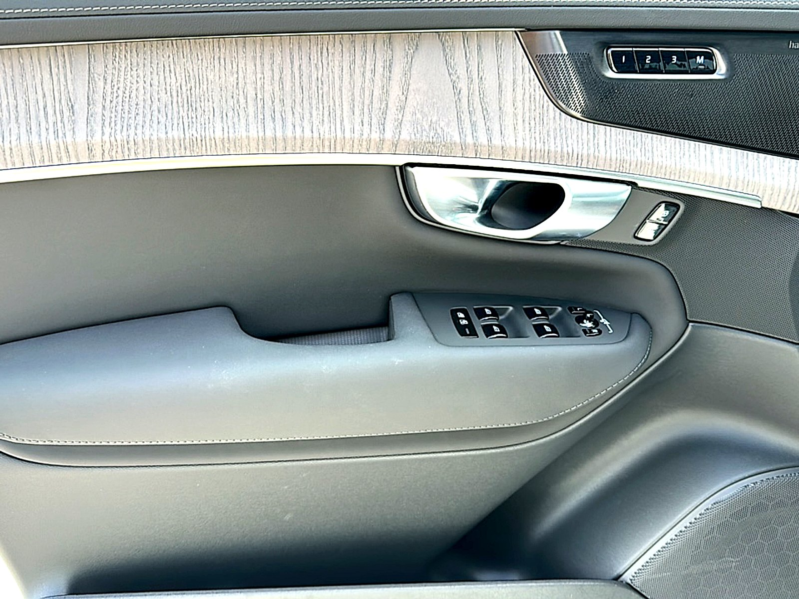 2026 Volvo XC90 Ultra - Photo 14