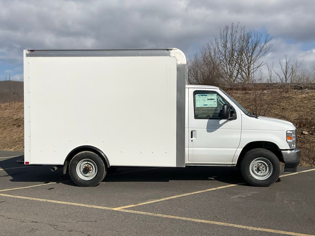 New 2026 Oxford White Ford E-350 SRW image 20