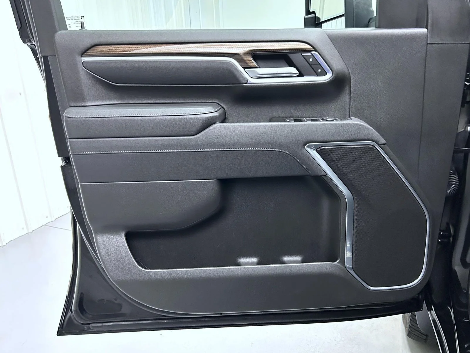 Used 2025 Black Chevrolet LT image 9