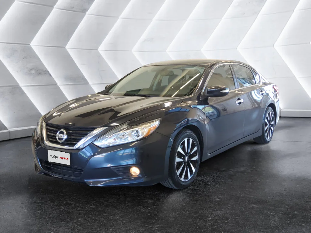 Used 2018 Blue Nissan 2.5 SL image 3