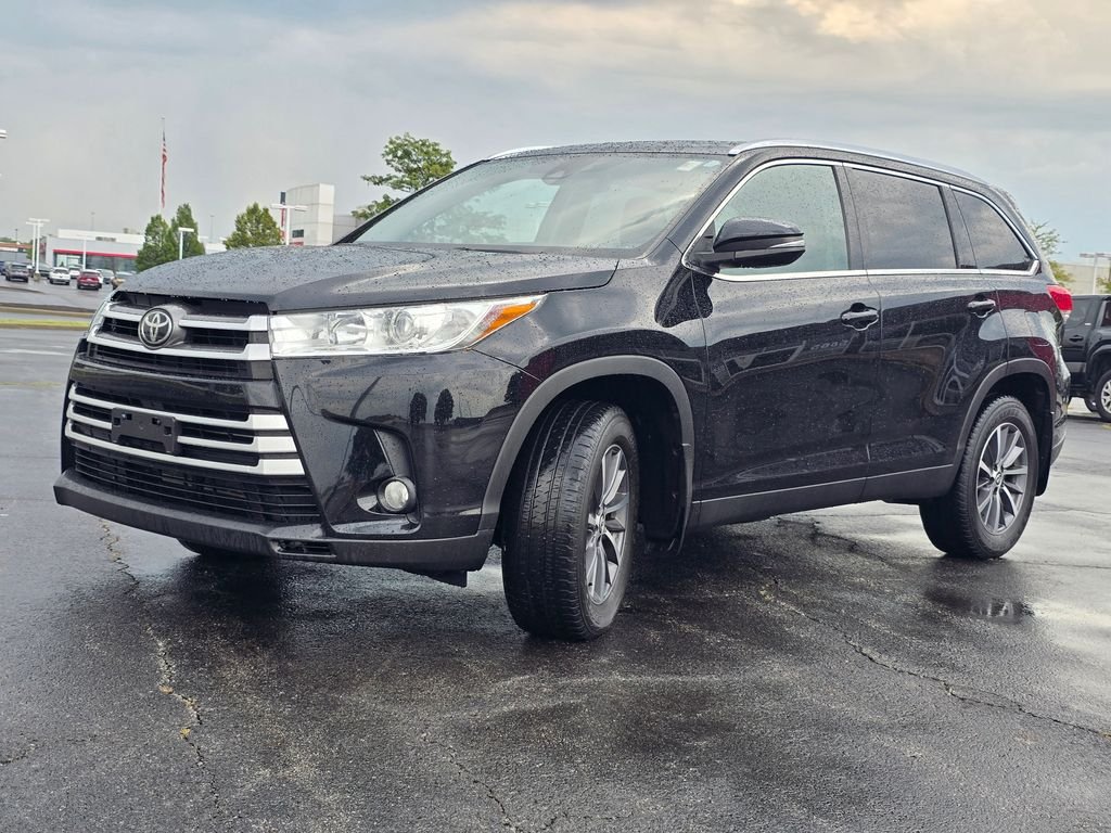 Used 2019 Black Toyota XLE image 13