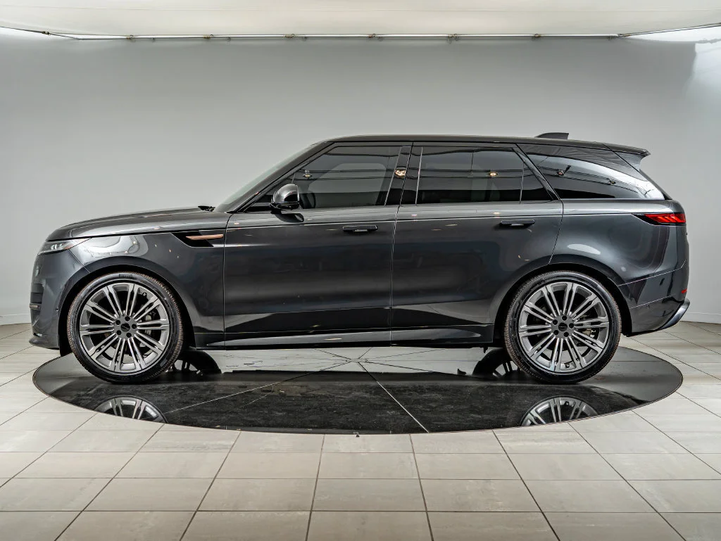 New 2026 Carpathian Gray Premium Metallic Land Rover Dynamic SE image 8